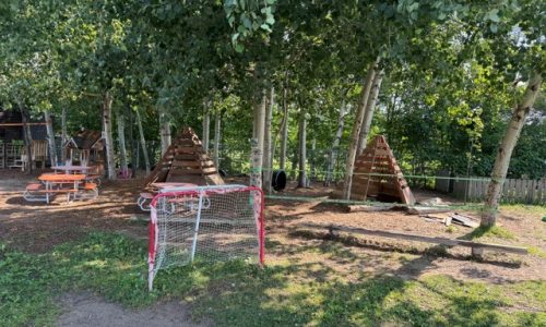Cap-Santé, tipis, poutres et slack-line