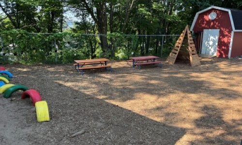 Tables de pique nique et tipi